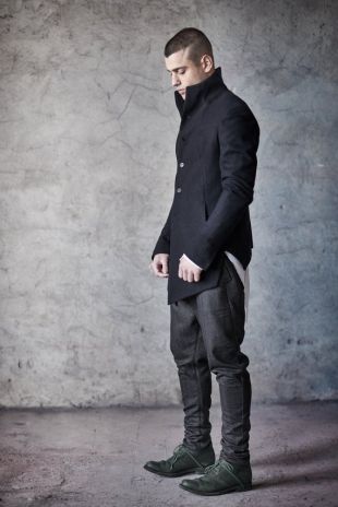 Veste haute-col de forme allongée / Urban Mens Coat / manteau de laine futuriste / Extravagant Mens vêtements / hommes veste par POWHA