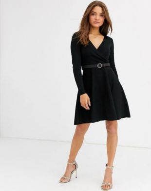 Lipsy - Robe cache-cœur à ceinture - Noir | ASOS