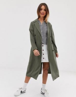 Fuid trench coat with belt