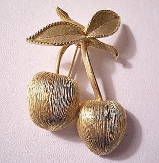 Sarah Coventry Cherry Berries Fruit Pin Brooch Gold Tone Vintage Long Stems Leaves Brushed Finish Twisted Ribbed Accent Edge