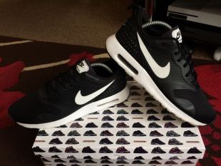 Nike air max Tavas size 8 Black White | eBay