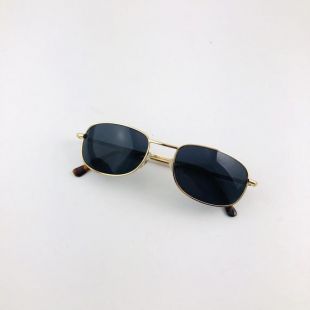 Lunettes de soleil vintage authentiques des années 90 Made Deadstock Gold Rectangle Frame Temple