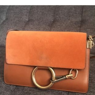 Leather Shoul­der Bag