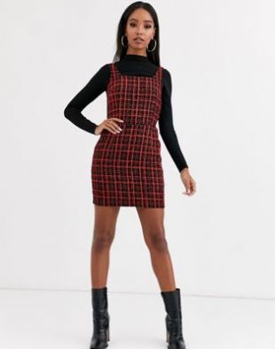 Boohoo - Robe courte en tweed à carreaux - Rouge | ASOS
