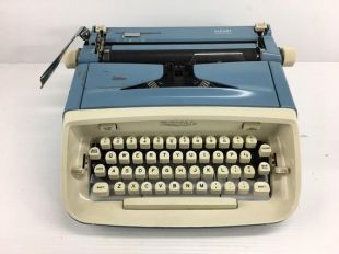 Royal Safari Manuel Blue Machine à écrire avec étui de voyage et manuel - 1964 Type Cursive