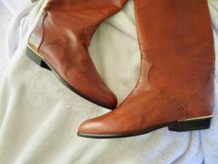 belles bottes en cuir brun caramel vintage 1994 ... mi-mollet hauteur, poignets, taille 38, 7.5, jamais porté ... cuir italien beurré