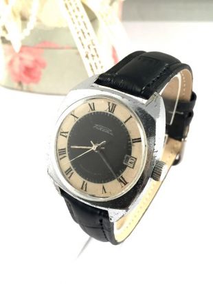 Vintage hommes montre "ROCKET" (Raketa), montre-bracelet soviétique mécanique avec date sur le cadran, bande de cuir flambant neuf, grand cadeau pour lui.
