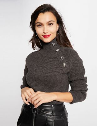 Pull manches longues boutons strass