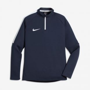 The Nike top zipped worn by a figurany in the clip Going to the