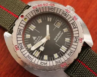 Vintage 1970s DOXA Sub 300T Sharkhunter Synchron - Vintage Diver Watch - Stainless Steel