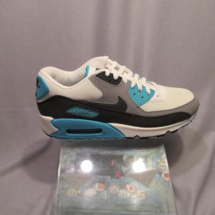 Shoes Nike Air Max 90 OG RETRO white/blue to Eminem in her video