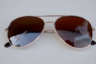 Lunettes de soleil aviateur dorées