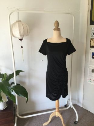 Robe ruchée col carré