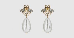 Bee earrings with drop pearls