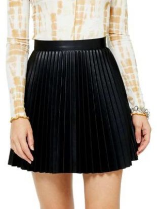 Black PU Pleat­ed Mi­ni Skirt