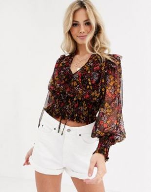 Flo­ral Top