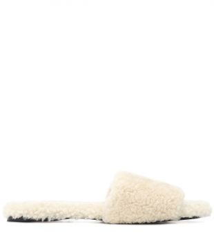 The Row Teddy Bear Shearling Sandals worn by Morgan Stewart on E