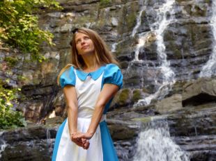 Alice en cosplay de robe au pays des merveilles   Alice   Alice Disney   costume d’Halloween de Alice