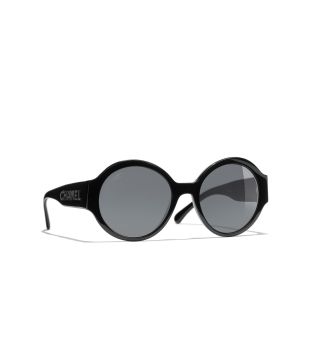 Moneybagg Yo wearing 🕶Cartier Sunglasses ($2495) 🧥Louis Vuitton