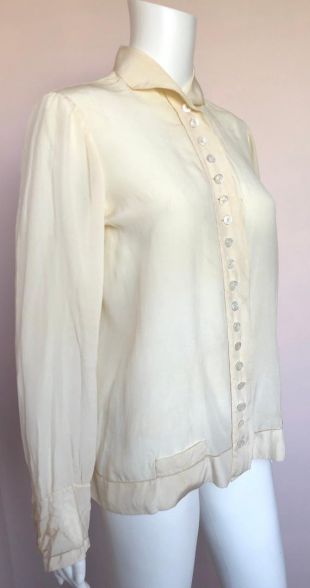 Beau chemisier en soie crème des années 1920
