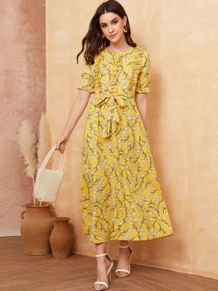 Robe fleurie avec ceinture