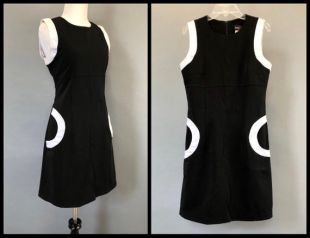 vintage 90s fait 60s rétro noir et blanc mod MINI DRESS avec des poches de cercle blanc réservoir gogo Twiggy femmes taille 5/6 petit S solide pop art