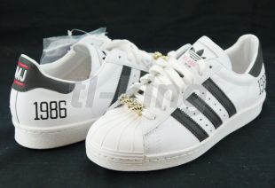 aleatorio Nombrar vertical Sneakers Adidas superstar 1986 25th anniversary in the clip A. D. I. D. A.  S Twista | Spotern