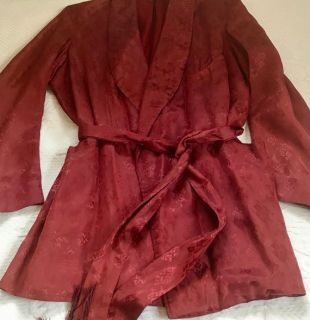 veste de fumer . Veste de fumage des années 50 . Hollywood glam . veste matinale en satin . milieu du siècle . robe de détente