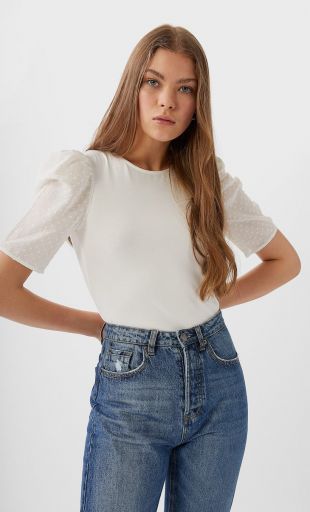 Top avec manches bouffantes en plumetis - Mode femme | Stradivarius France