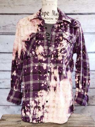Flannel blanchi, Flannel graphique, Flannel vintage, Chemise Plaid, Purple Button Down, Chemise blanchie, Top Dames, Upcycled, Tie Dyed Shirt