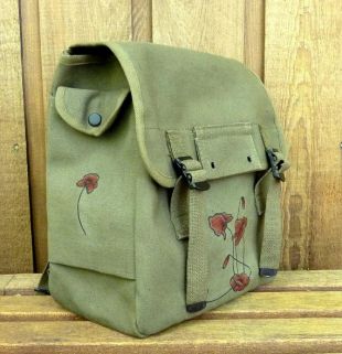 Petit sac à dos de messager de toile / sac à dos - coquelicots peints à la main