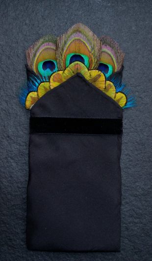 Paon poche, mouchoir de poche mariage, mouchoir de poche marié, plume de poche carré, marié cadeau, cadeau de garçons d’honneur, rouge, noeud papillon,