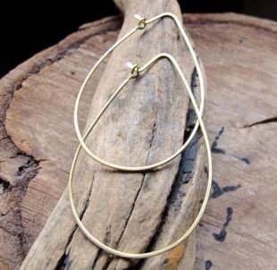 Boucles d’oreilles créoles dorées en forme de goutte