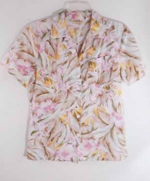 80's Women’s Shirt Hawaiian Summer Vacation Soft Colors Pink Yellow White Print Short Sleeve Cotton vintage par La FLEUR de CALI taille S USA