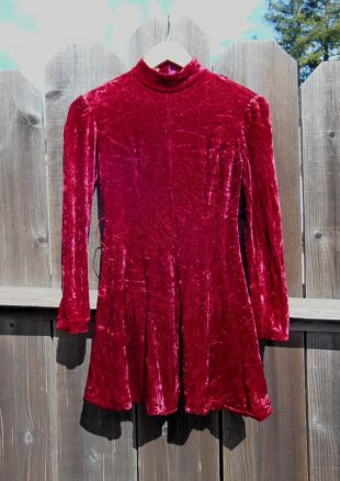 60s vintage rouge velours mini robe jupe en cercle à col roulé / serré sexy sexy mod rétro gogo girl glam rocker hipster danseur robe de fête chic / S