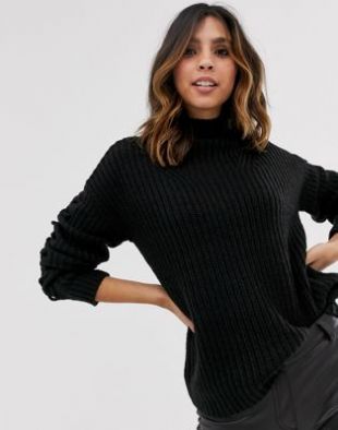 Black Turtle­neck Sweater
