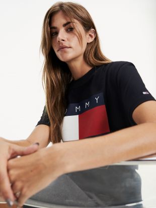 Tommy Flag Print Cropped Fit T-Shirt | BLACK