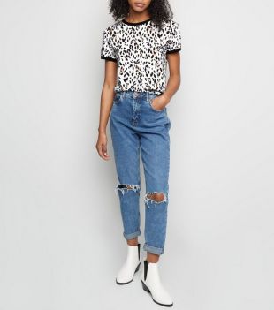T-shirt blanc à imprimé léopard et détail contrastant