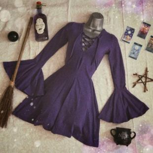 The evening gown of Angelique Bouchard (Eva Green) in Dark Shadows | Spotern