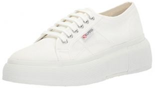 White Plat­form Sneak­er
