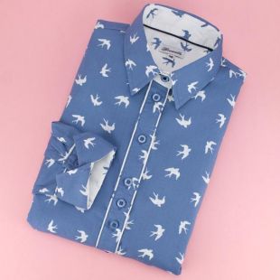 Ladies Long Sleeve Swallow Silhouette Print Shirt / Blouse (fr) Chemises Signature Grenouille (fr) Fête des Mères / Cadeau d’anniversaire