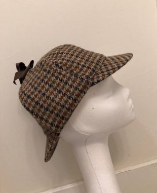 Vente vintage de hareng en tweed en tweed de cerf imprimé inspecteur de chapeau double bill sz 7 1/4 ou 59 par Fails Worth Londres