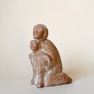 Figurine de terre cuite en argile rouge vintage « Mère avec un enfant »