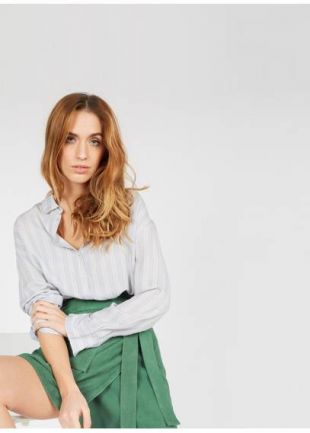 CHEMISE COL CLASSIQUE À RAYURES EN CRÊPE CIEL