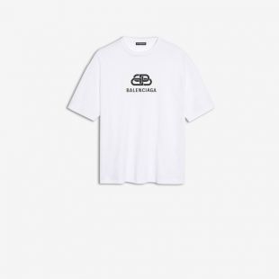 los Mierda arrendamiento Camiseta negra con el logotipo de Balenciaga de gran tamaño que usó Feid en  su cuenta de Instagram @feid | Spotern