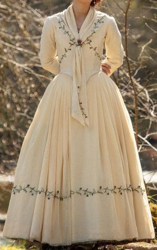 The wedding dress of Brianna Randall Fraser Sophie Skelton in