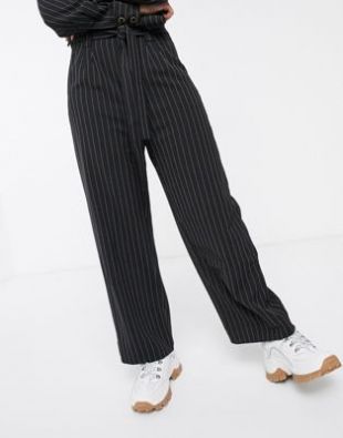 Tara - Pantalon à fines rayures avec ceinture (ensemble)