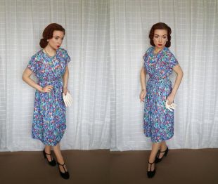 vintage 1940s 1950s style robe florale sans manches avec une ceinture - vintage années 80 ne 50s bleu A ligne robe florale - une robe de ligne - Royaume-Uni 10 - 16
