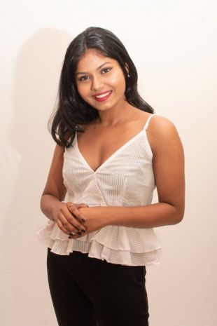 Haut de récolte khadi à volants blancs