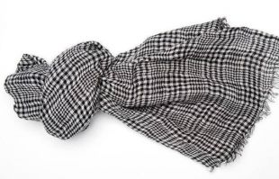 Foulard en lin noir et blanc à carreaux